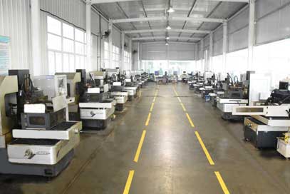 線(xiàn)切割生產(chǎn)線(xiàn).JPG 線(xiàn)切割生產(chǎn)線(xiàn).JPG